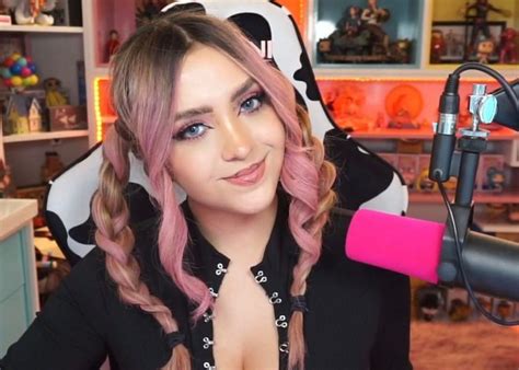 streamers mujeres|mujer streamer 2022.